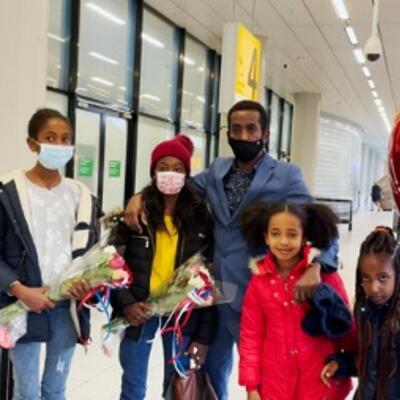 Donated airmiles help Eritrean father reunite with daughters